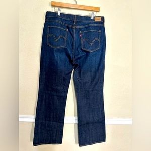 Women’s boot cut 525 Levi jeans sz 16